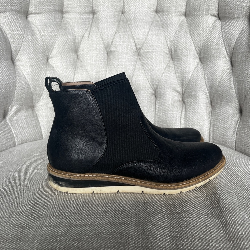 Kelly & Katie black booties